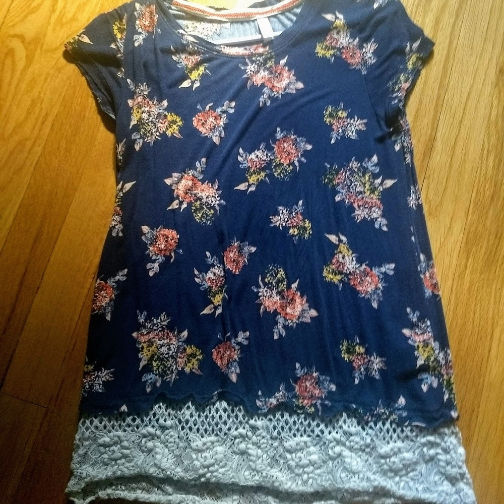 Floral t-shirt with lace